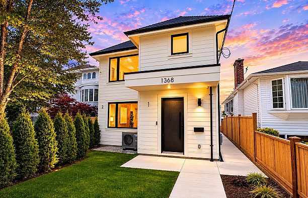 1 1368 Park Drive Marpole