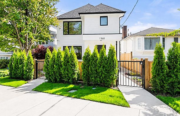 1 1368 Park Drive Marpole