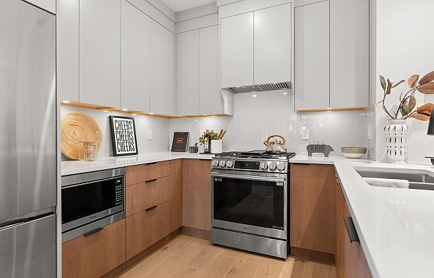 1 1368 Park Drive Marpole