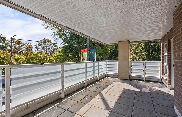 214 2105 W 42nd Avenue Kerrisdale