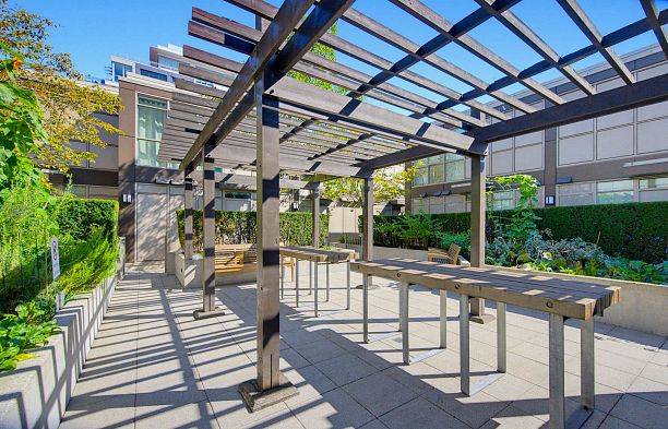 211 445 W 2nd Avenue False Creek