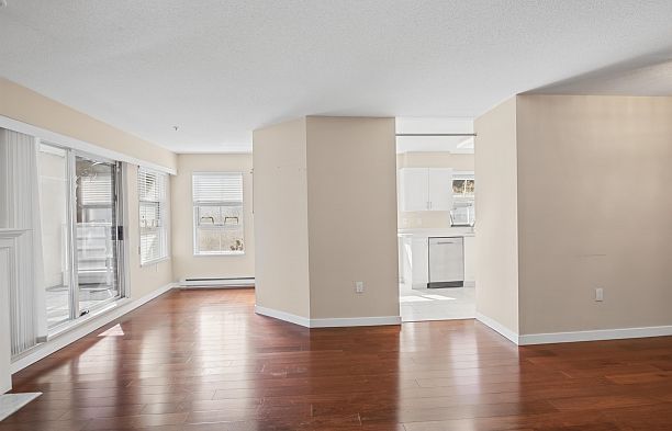214 2105 W 42nd Avenue Kerrisdale