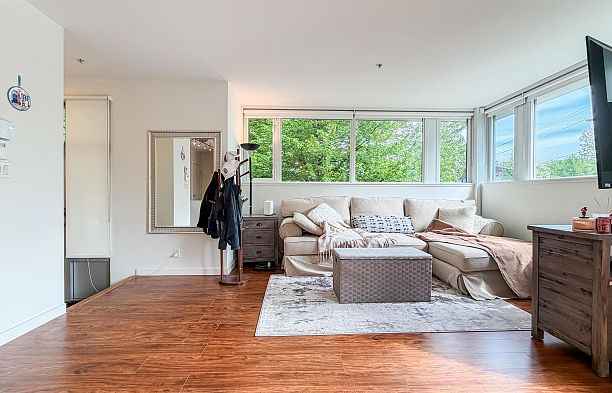 390 E 11th Avenue Mount Pleasant VE