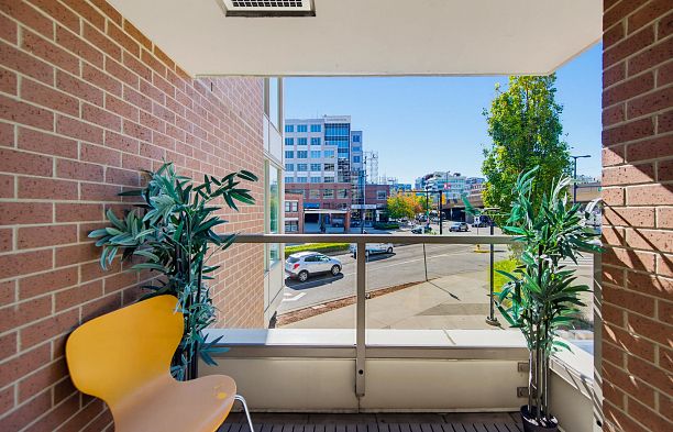 211 445 W 2nd Avenue False Creek