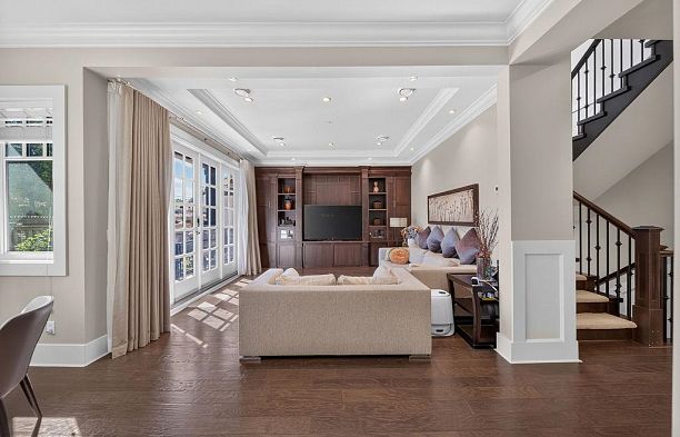 2398 Oliver Crescent Arbutus
