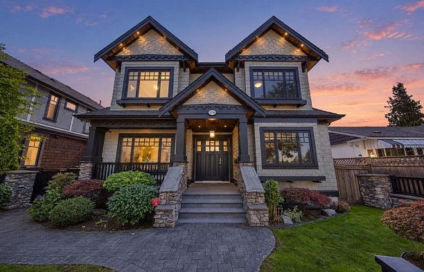 2398 Oliver Crescent Arbutus