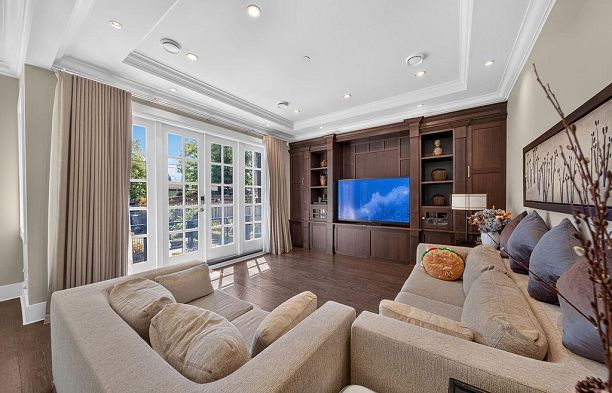 2398 Oliver Crescent Arbutus