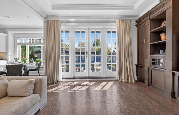 2398 Oliver Crescent Arbutus