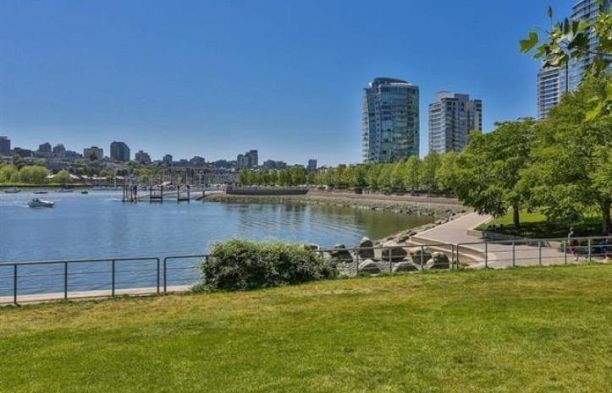 2306 1033 Marinaside Crescent Yaletown