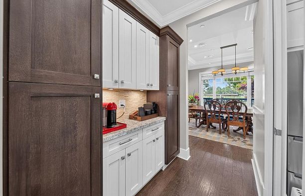 2398 Oliver Crescent Arbutus