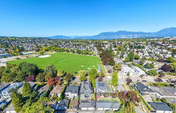 2398 Oliver Crescent Arbutus