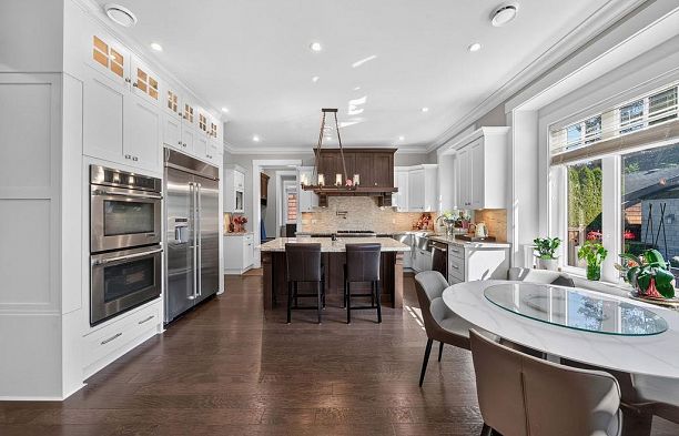 2398 Oliver Crescent Arbutus