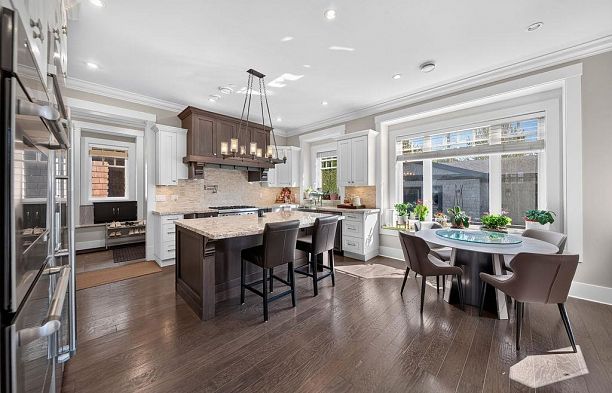 2398 Oliver Crescent Arbutus