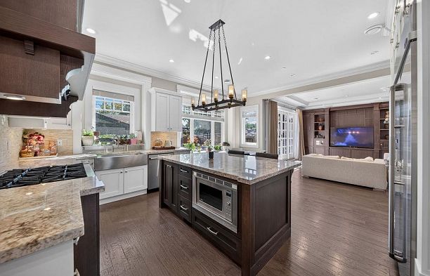 2398 Oliver Crescent Arbutus