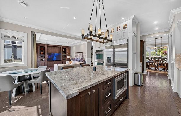 2398 Oliver Crescent Arbutus