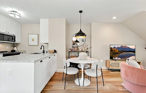 3454 W 3rd Avenue Kitsilano