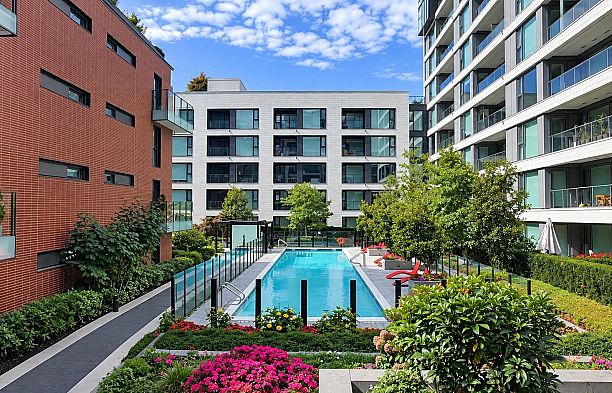 311 1561 W 57th Avenue South Granville