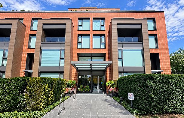 311 1561 W 57th Avenue South Granville