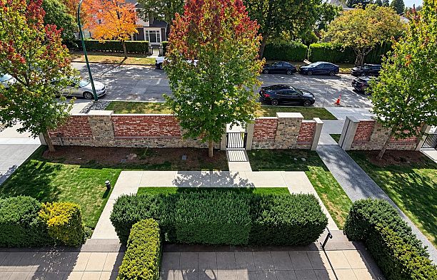 311 1561 W 57th Avenue South Granville
