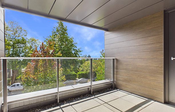 311 1561 W 57th Avenue South Granville