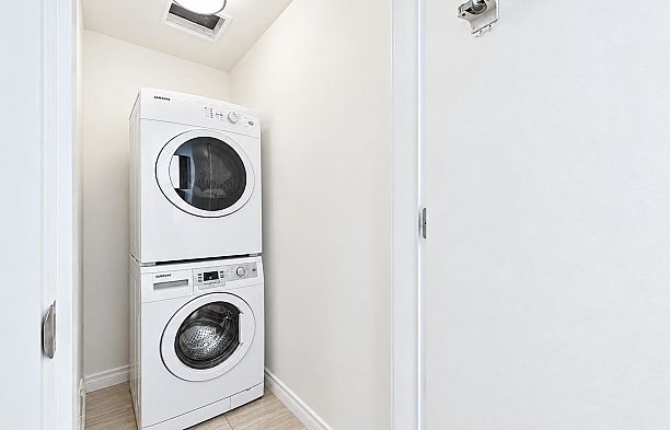 311 1561 W 57th Avenue South Granville