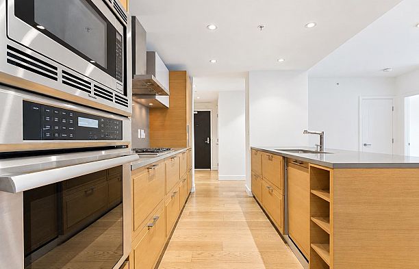 311 1561 W 57th Avenue South Granville