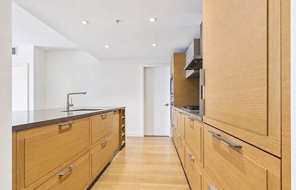 311 1561 W 57th Avenue South Granville