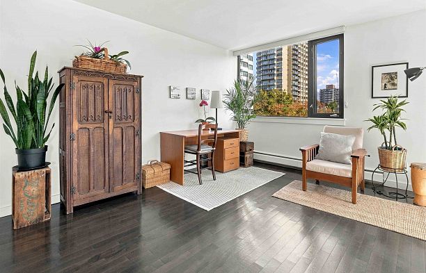 605 1725 Pendrell Street West End VW