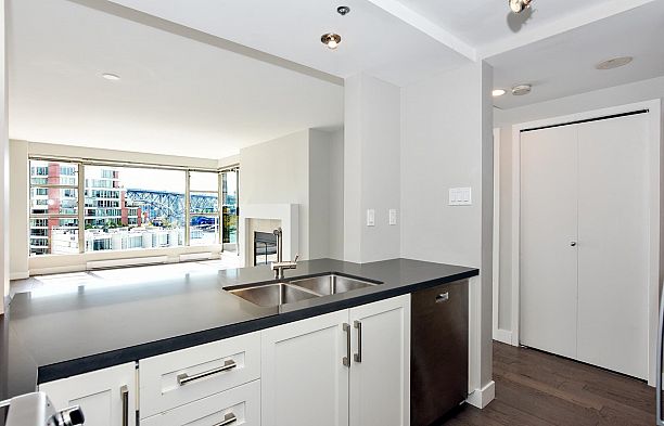 503 1008 Beach Avenue Yaletown