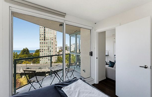 1401 907 Beach Avenue Yaletown