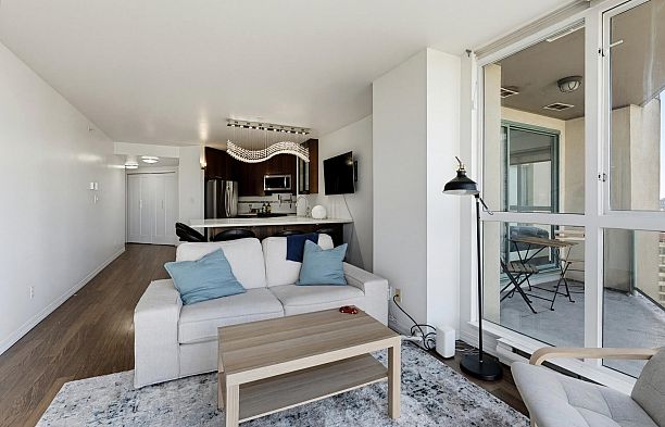 1401 907 Beach Avenue Yaletown