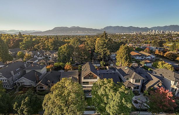 1 2941 W 29th Avenue MacKenzie Heights