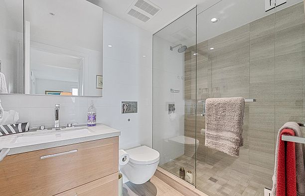 310 1571 W 57th Avenue South Granville