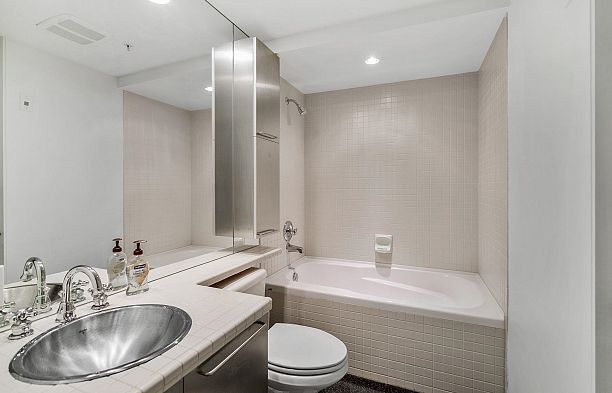402 1072 Hamilton Street Yaletown