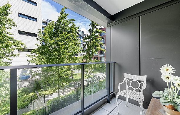 310 1571 W 57th Avenue South Granville