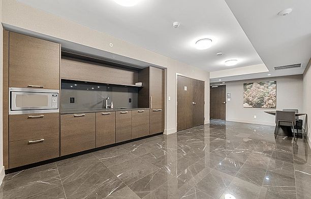 310 1571 W 57th Avenue South Granville