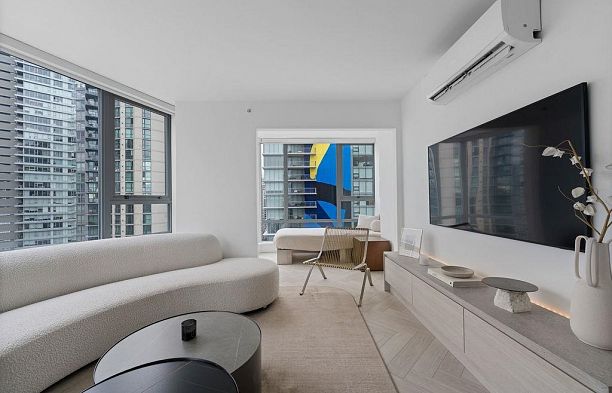 2206 1438 Richards Street Yaletown