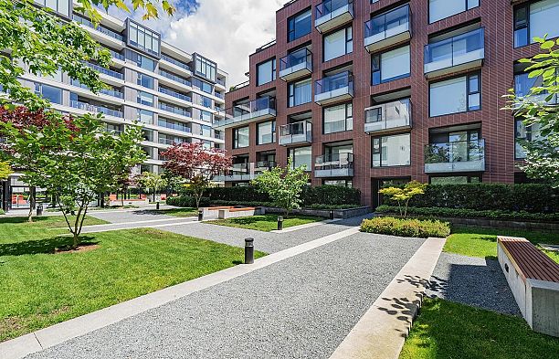 310 1571 W 57th Avenue South Granville