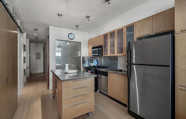 402 1072 Hamilton Street Yaletown