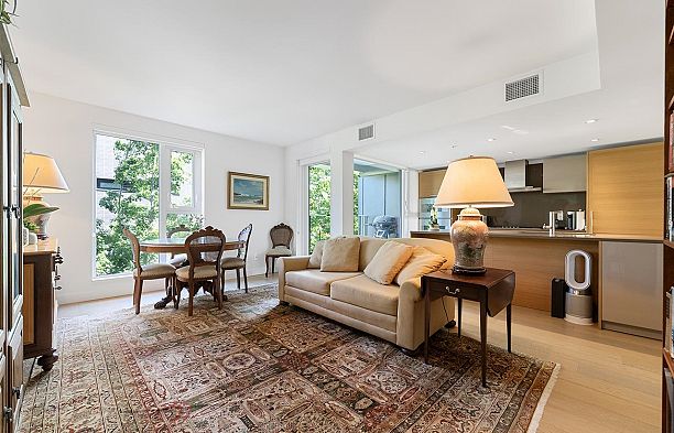 310 1571 W 57th Avenue South Granville