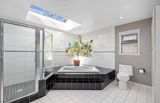 6579 Angus Drive South Granville