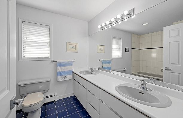 6579 Angus Drive South Granville