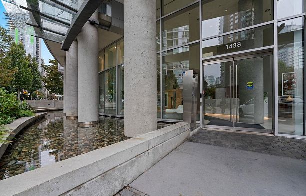 2206 1438 Richards Street Yaletown