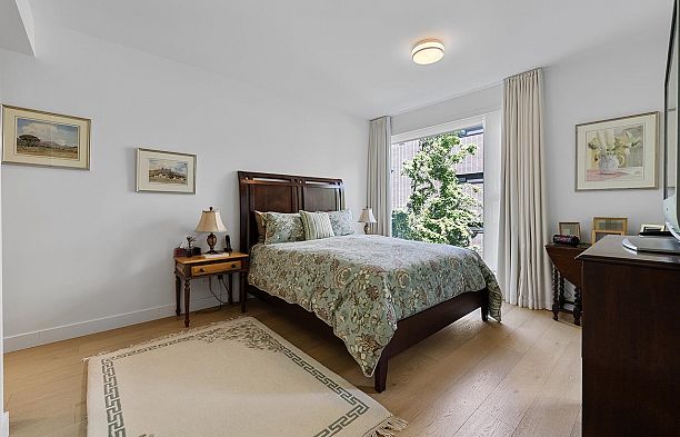 310 1571 W 57th Avenue South Granville