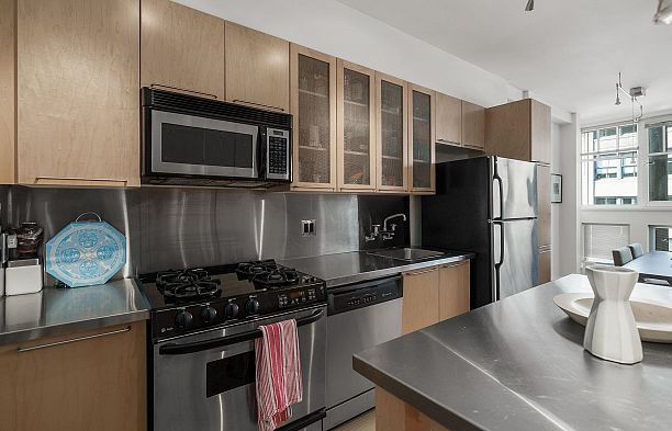 402 1072 Hamilton Street Yaletown