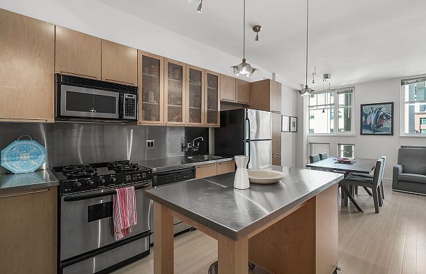 402 1072 Hamilton Street Yaletown