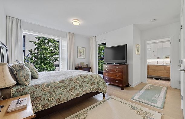 310 1571 W 57th Avenue South Granville