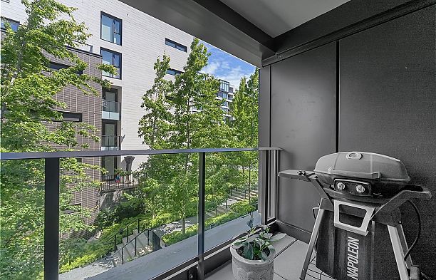 310 1571 W 57th Avenue South Granville