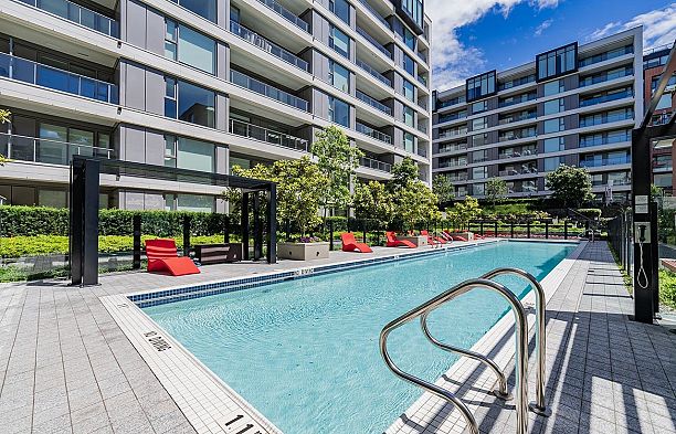 310 1571 W 57th Avenue South Granville