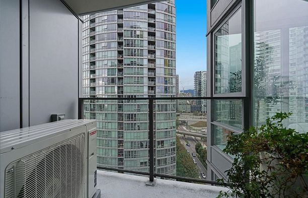 2206 1438 Richards Street Yaletown